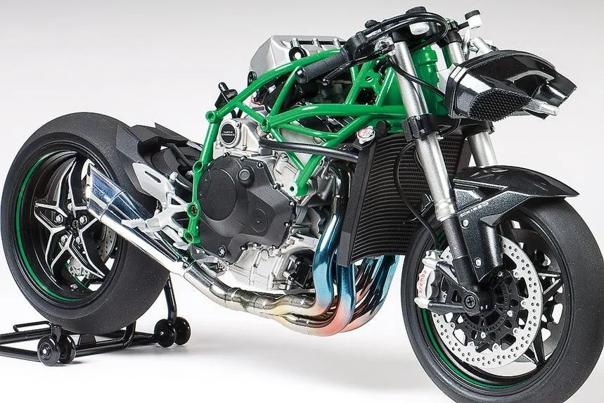 Tamiya 14131 Kawasaki Ninja H2R 1/12 Model Kit